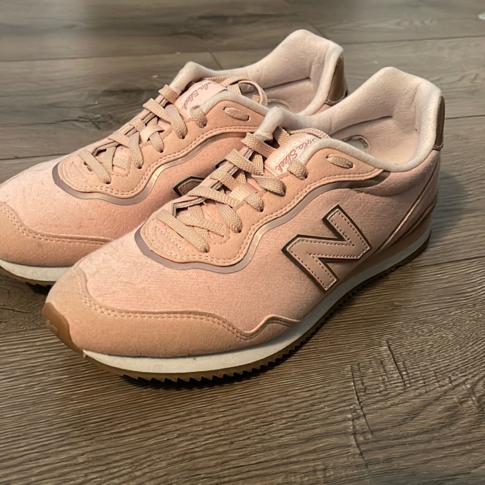 New balance shoes size 9.5 I had these on one day and they are a big